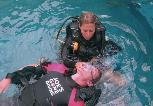 Kombineer je eerste hulp en PADi reddingsduiker cursus op bali